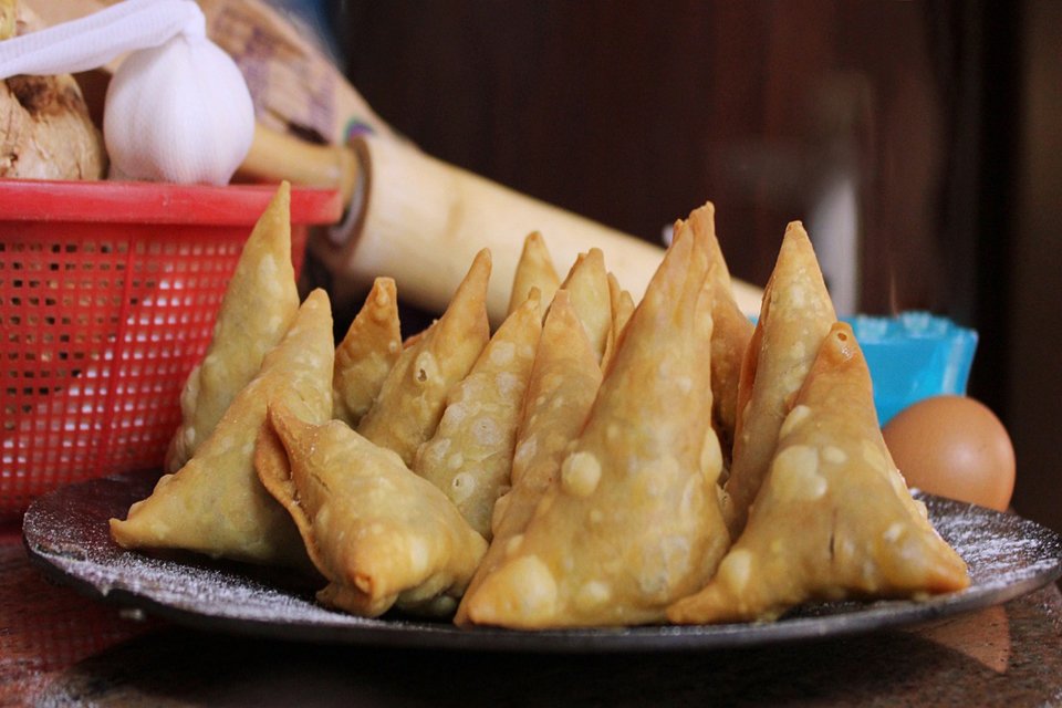 Close-up front View of aloo samosa in a plate.
